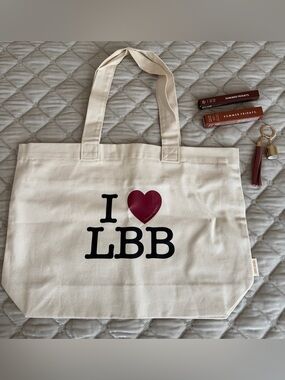 Summer Fridays NYC Pop Up Bundle - lip balm, lip liner, tote bag, balm holder